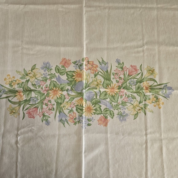 Spring Easter Eggs & Flower Themed Tablecloth 100 % Cotton Made In Spain 55"x84" - Picture 6 of 7